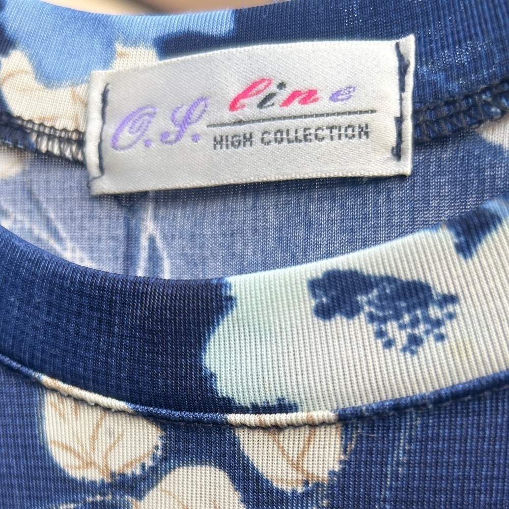 Blue and Cream Floral Short Sleeve Women’s Top Sz L - Picture 2 of 7